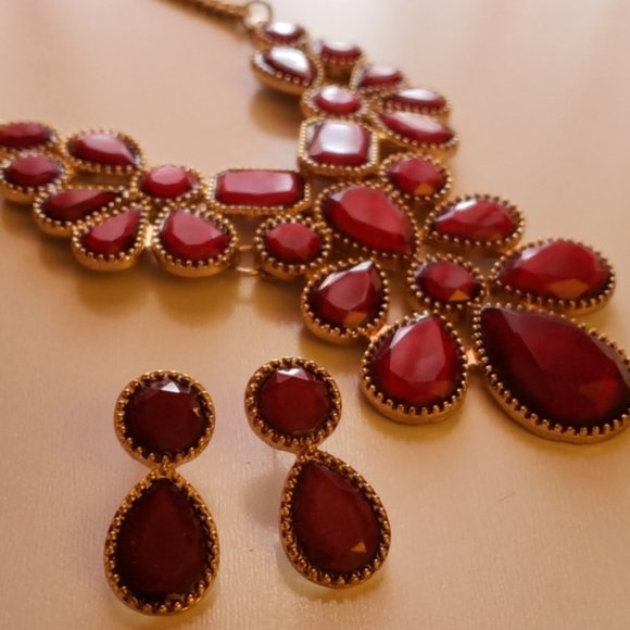 BUNDLE 2 Red & Black Fashion necklace set - Picture 4 of 5